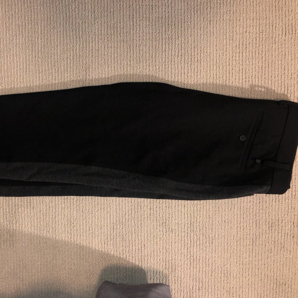 Kit & Ace commute standard fit pant.